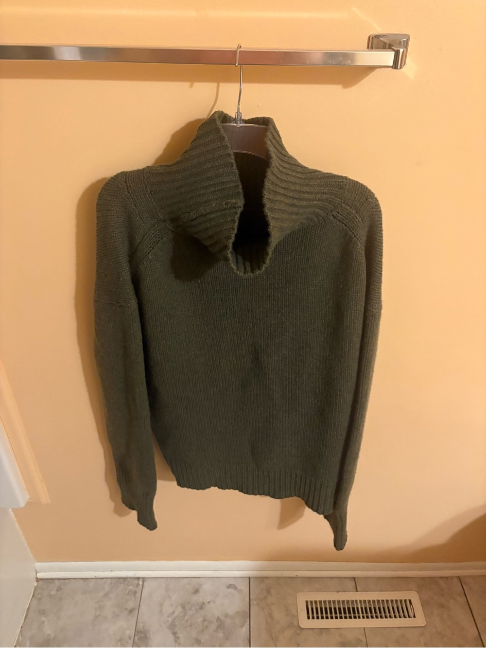 Sablyn olive green cashmere turtleneck sweater - Picture 4 of 6
